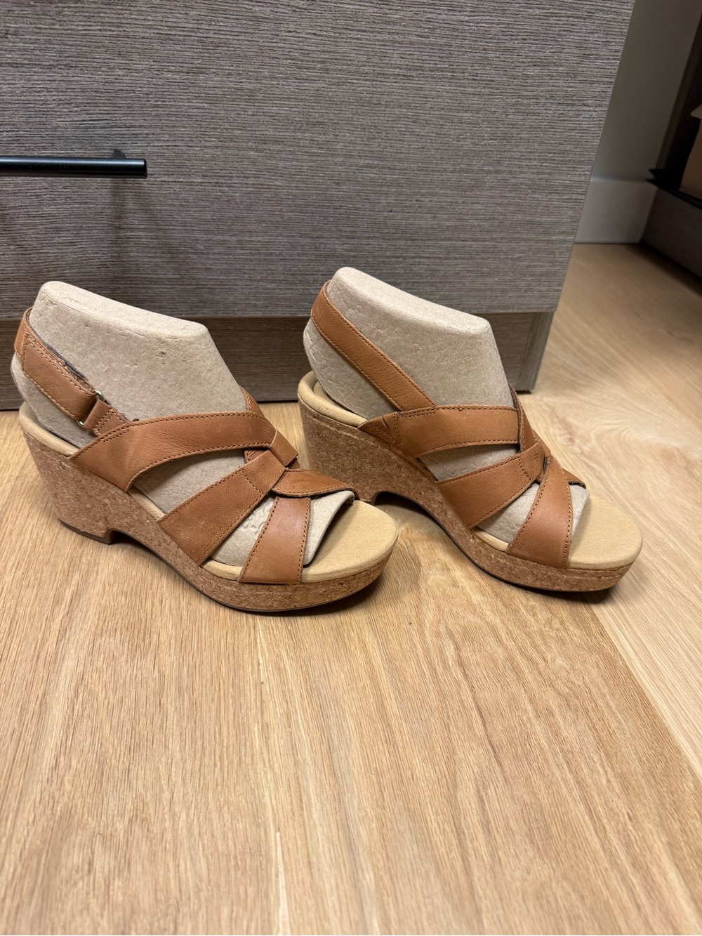 Clarks sz 8 Giselle wedge sandal